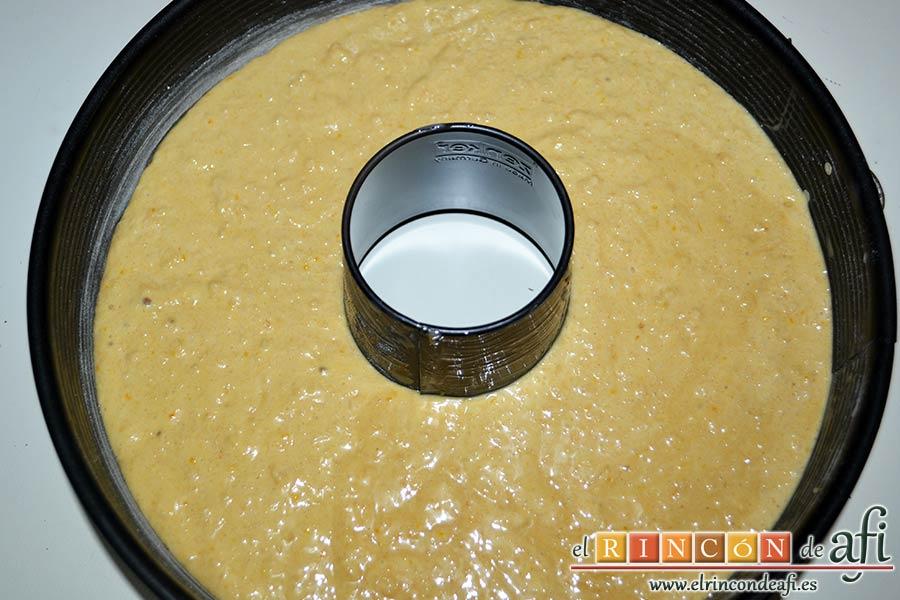 Bizcocho de membrillo, verter la mezcla en el molde
