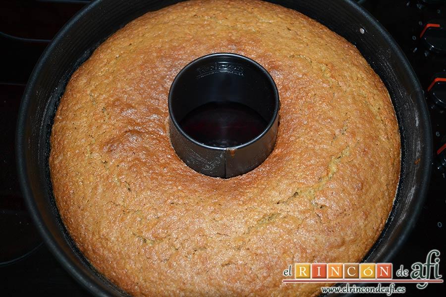 Bizcocho de membrillo, hornear y dejar que atempere