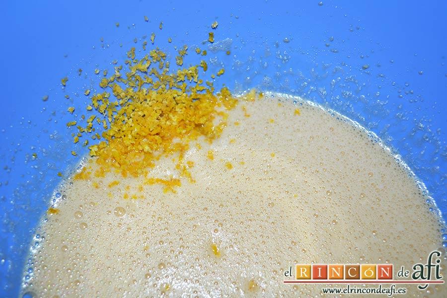 Bizcocho de membrillo, añadir la ralladura de una mandarina