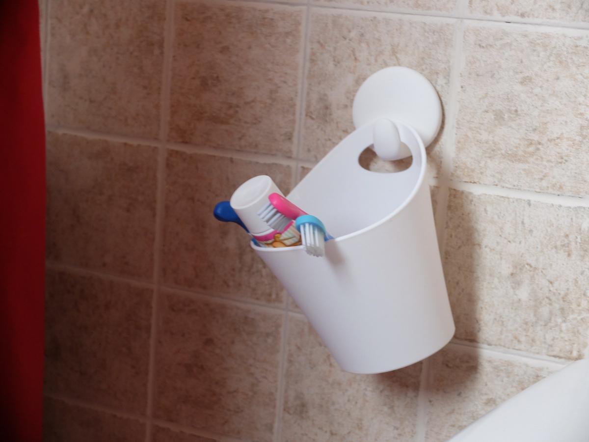 CEPILLO DIENTES_BAÑO_ORDEN Y CON CIERTO