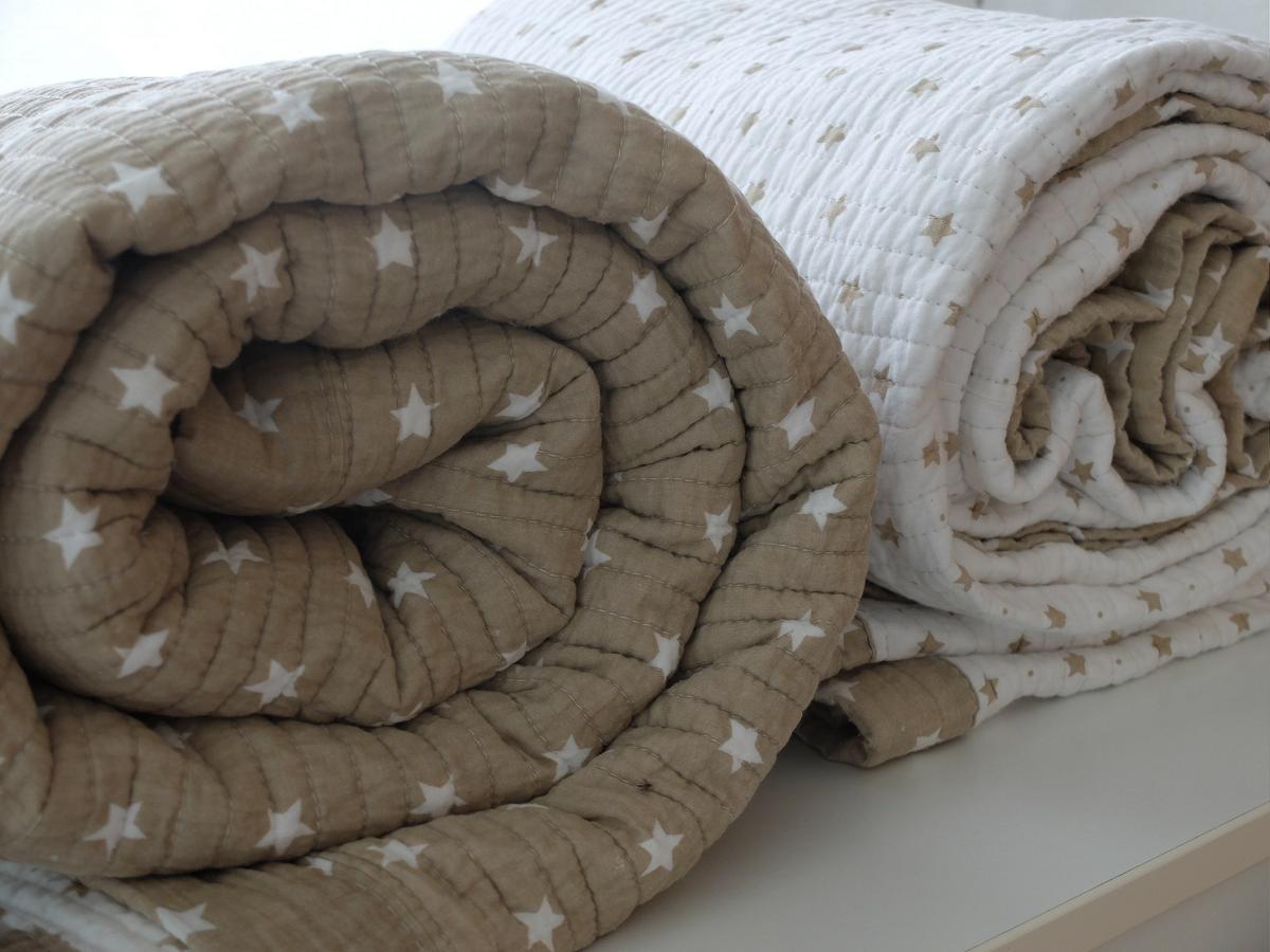 MANTAS_CAMA_DOMIR_ORDEN Y CON CIERTO