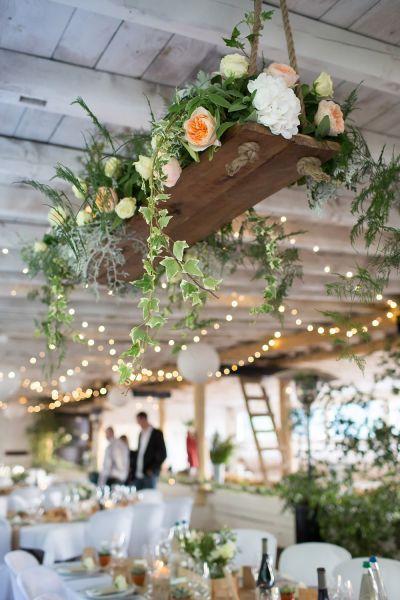 decoración floral aérea para bodas