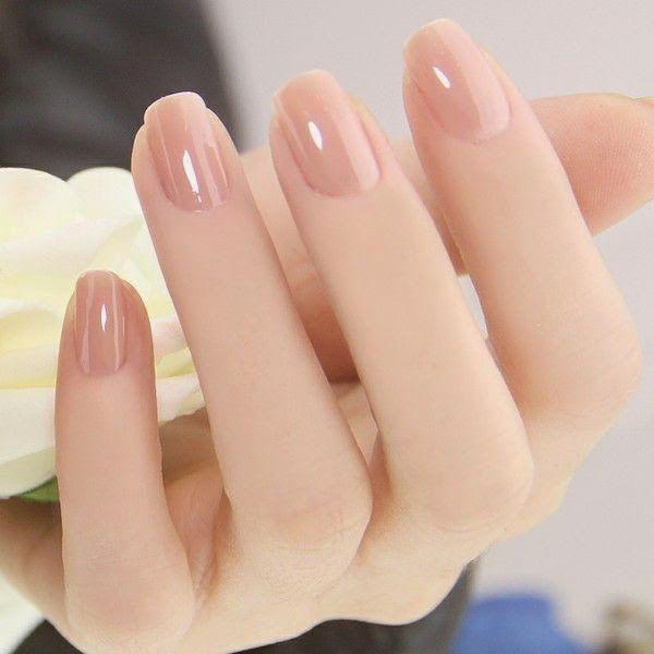 Nude manicur