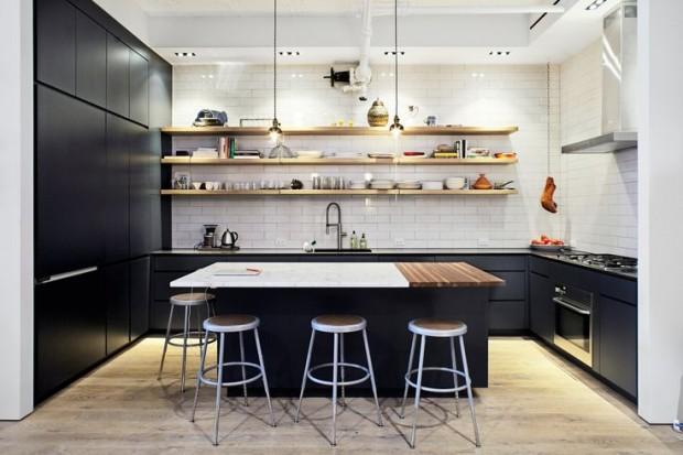 Cocina con muebles negros