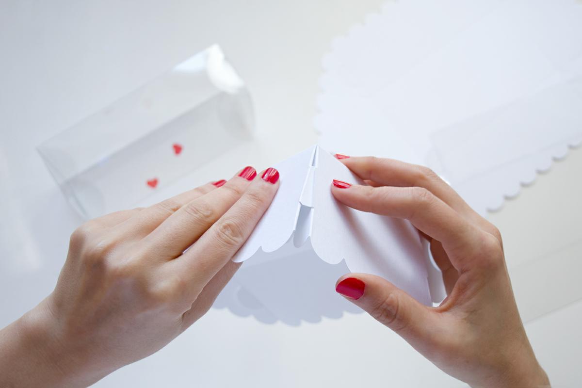 montando caja con blonda