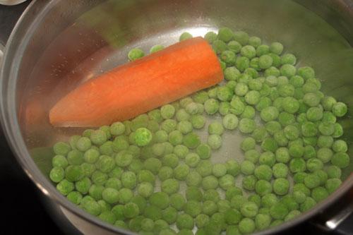 hervir-la-zanahoria-y-los-guisantes