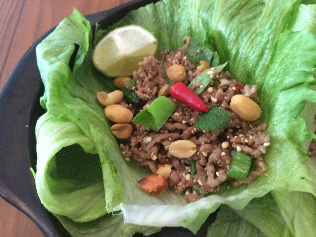 Sirve acompañado de una lima, más chile y si quieres, cacahuetes .