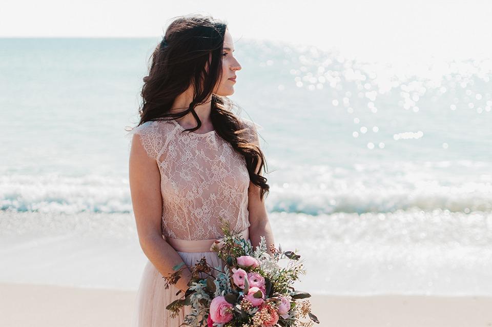 Beach Wdding, una sesion de inspiracion en All Lovely Party