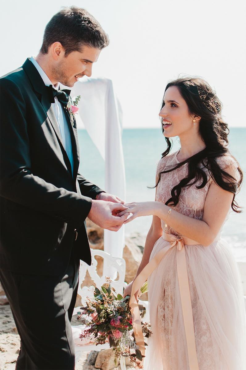 Beach Wdding, una sesion de inspiracion en All Lovely Party