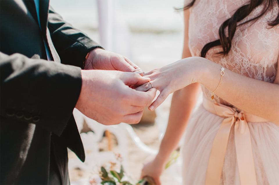 Beach Wdding, una sesion de inspiracion en All Lovely Party