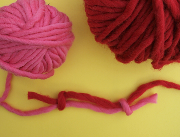 Cómo unir dos ovillos