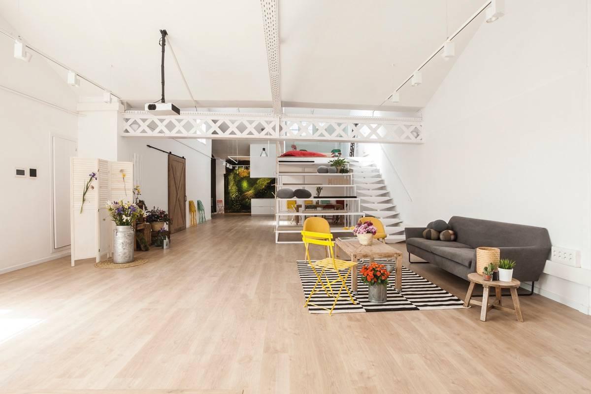 jardin vertical en la cocina -blancas-con-isla-espacio-mood-diseno-santos-8