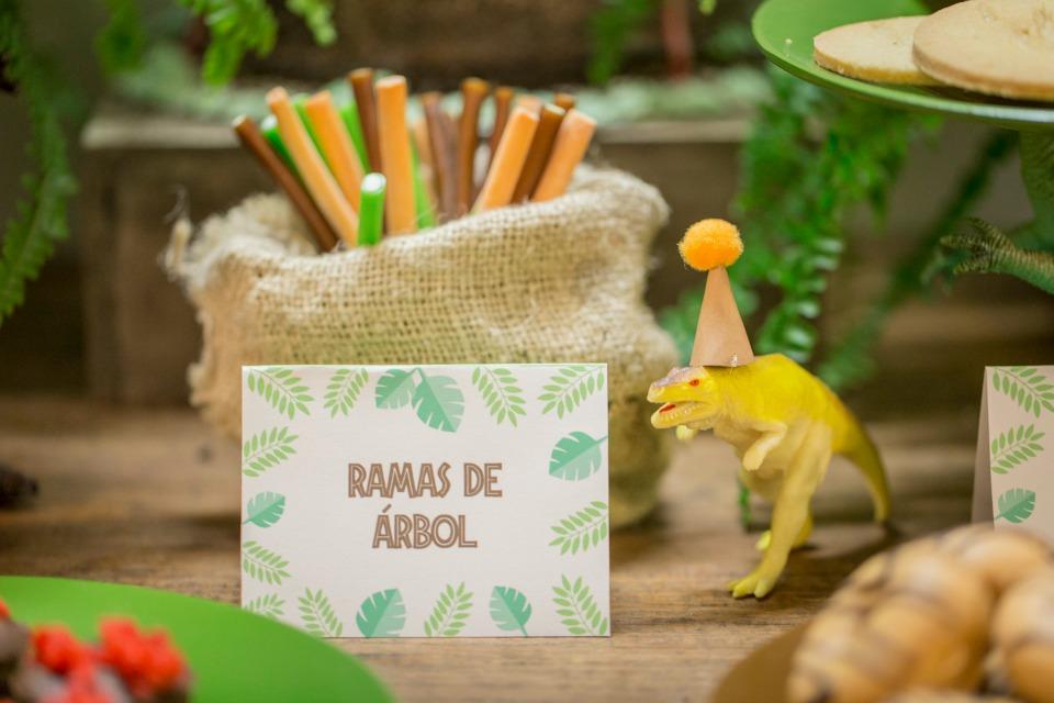 Una fiesta de dinosaurios en All Lovely Party