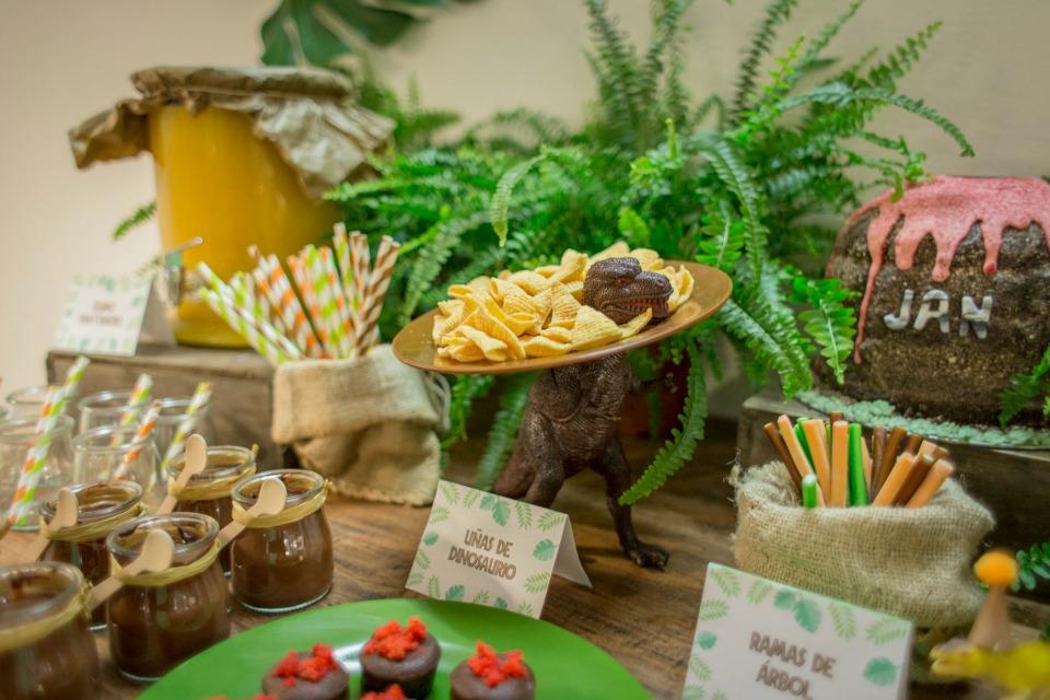 Una fiesta de dinosaurios en All Lovely Party