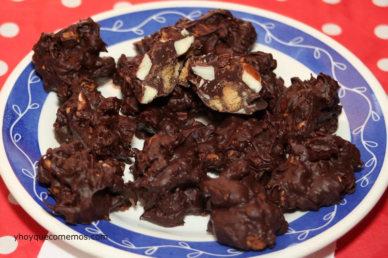 rocas-de-chocolate-y-almendras-1