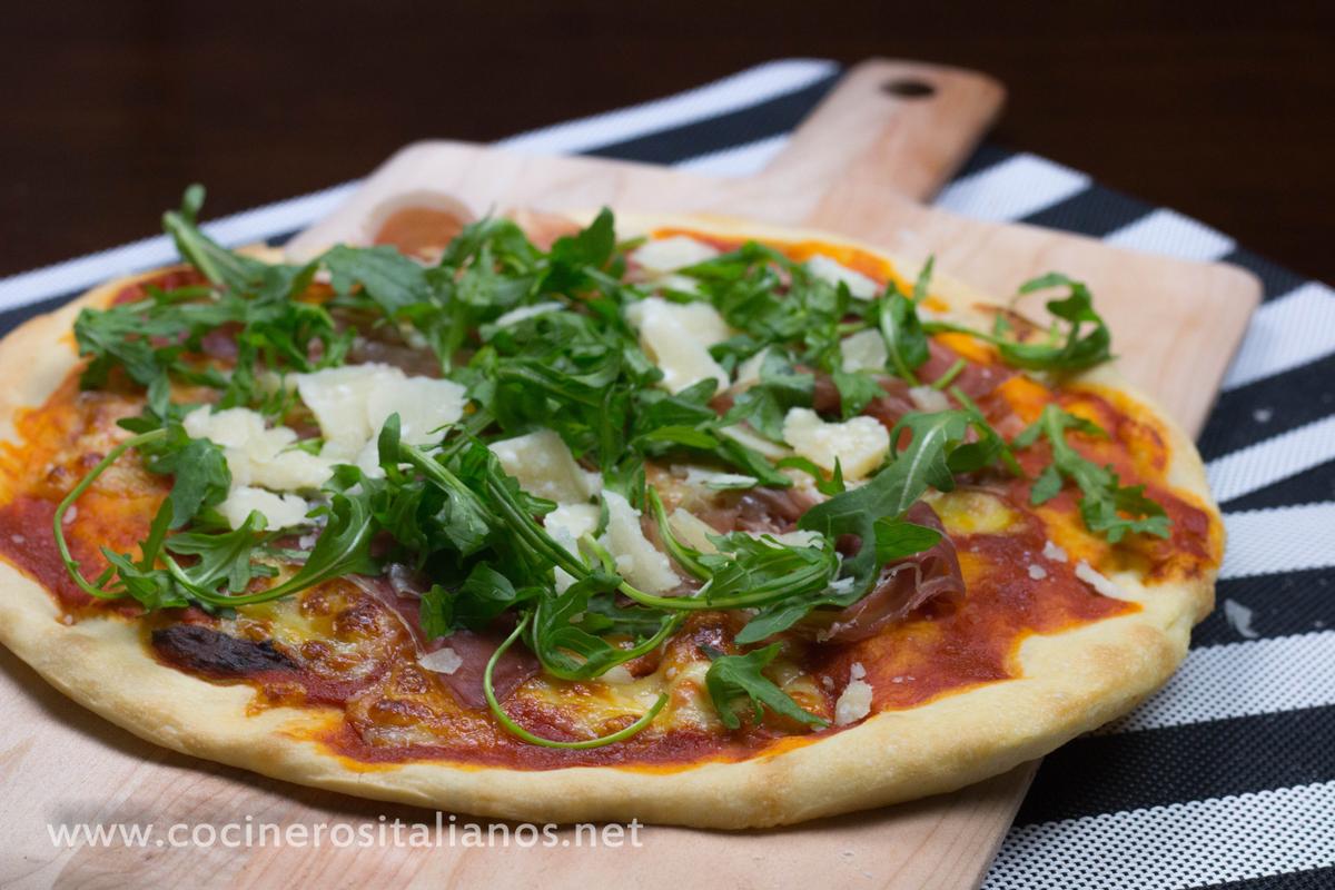 pizza-rucula-parmigiano-prosciutto-1