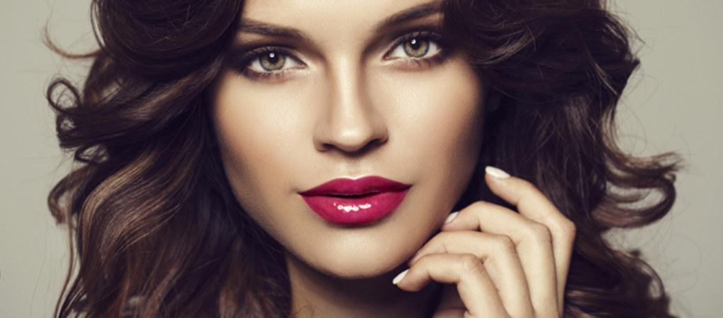 como-llevar-el-rojo-de-labios-perfecto-207280_w1020h450c1cx345cy200