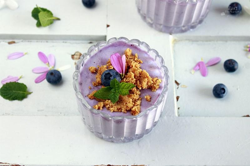 Mousse de arándanos, mousse chocolate blanco, chocolate, mousse casero, receta de mousse arándanos, recetas de sweets and gifts, bloguer murciana, frutos rojos, recetas frutos rojos, tartaletas, tartaletas de mousse de arándanos, frutos rojos, hierbabuena, foodbloguer