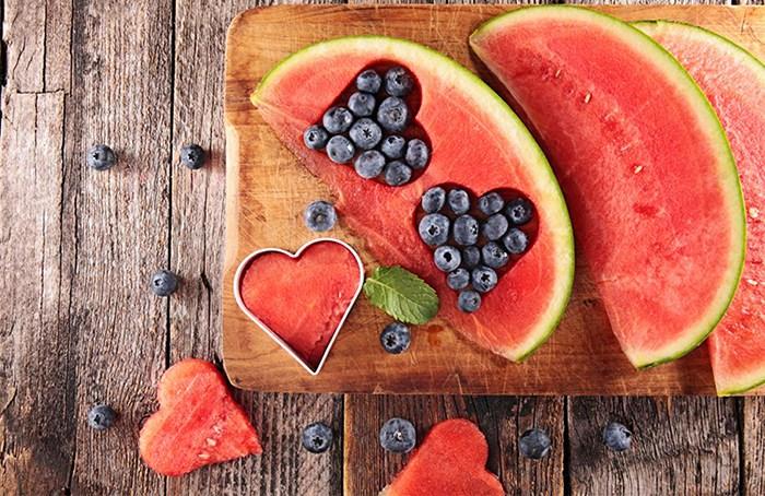 Remedios naturales contra la retención de líquidos, Alimentos Diuréticos, Las botas de Nancy Sinatra