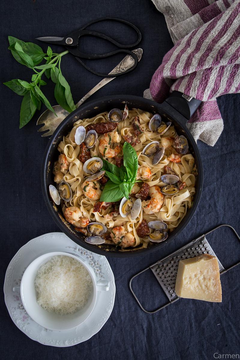 Tagliatelle con gambas cenital