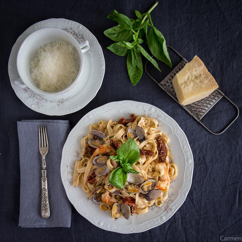 Tagliatelle con gambas plato