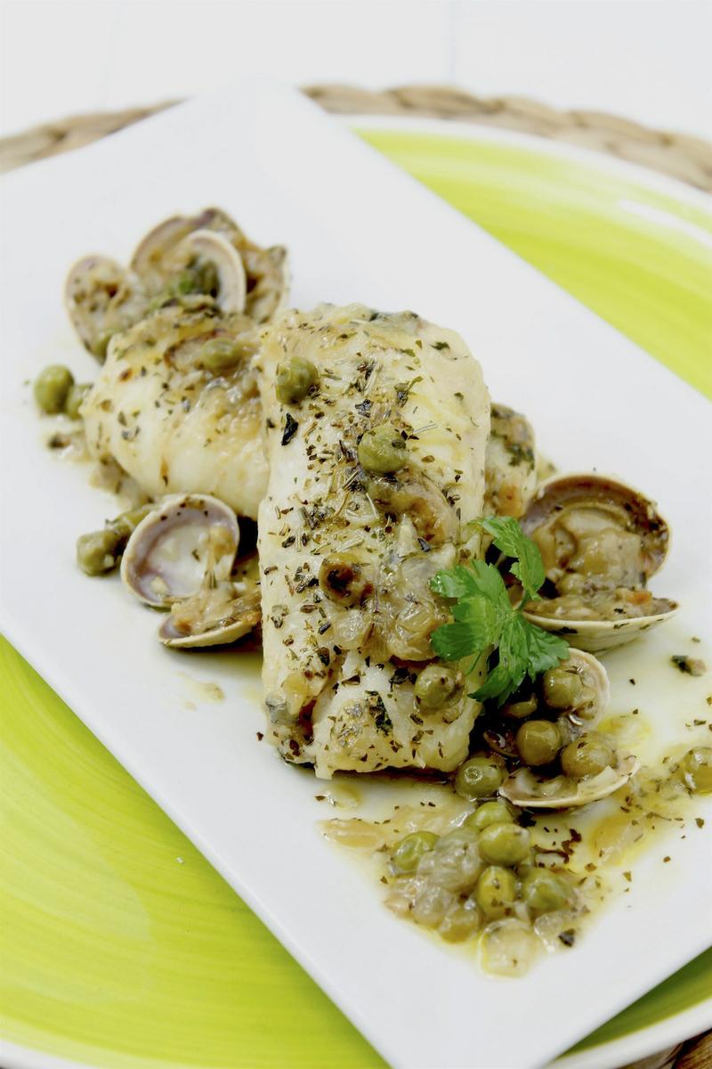Merluza en salsa verde con almejas