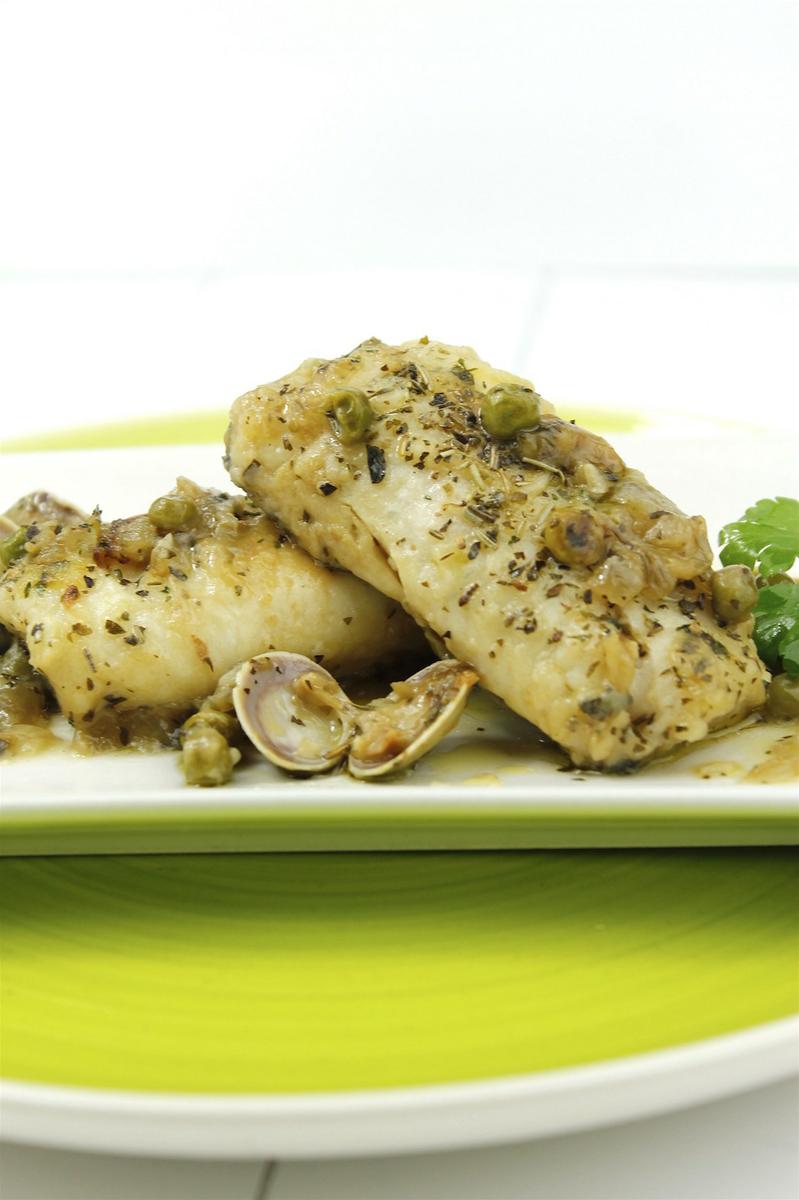 Merluza en salsa verde con almejas