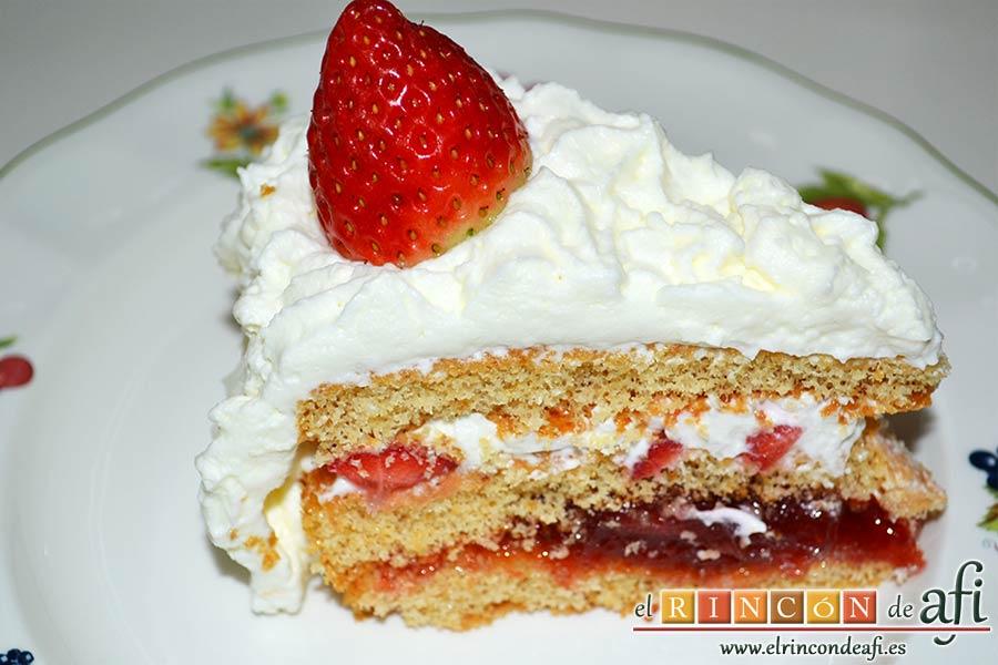 Tarta de fresas y nata (crema de leche), sugerencia de presentación
