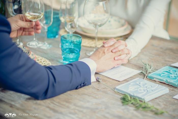 Boda de destino en Toscana manos