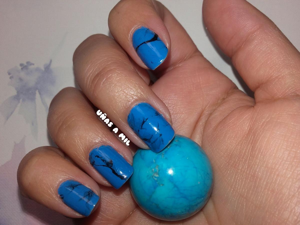 uñas_a_mil_diseño_decoración_nail_art_con_agua_water_marble_marmoleado_efecto_marmol_piedra_esmalte_azul_negro (3)