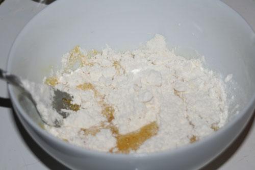 hacer-la-masa-para-rebozar-los-langostinos