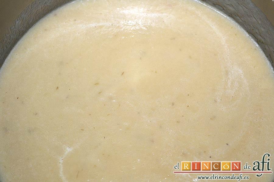 Crema de cebolla con cerveza, triturar