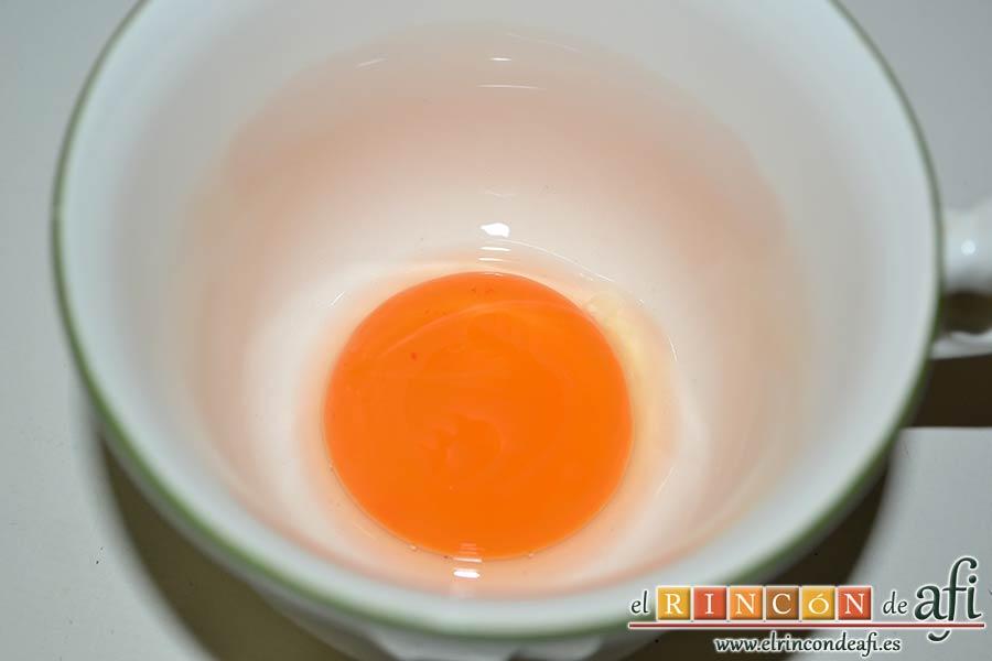 Crema de cebolla con cerveza, separar las yemas