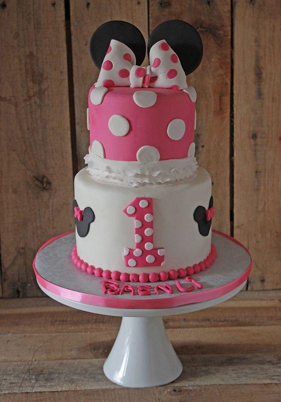 torta decorada para fiesta tematica minnie mouse