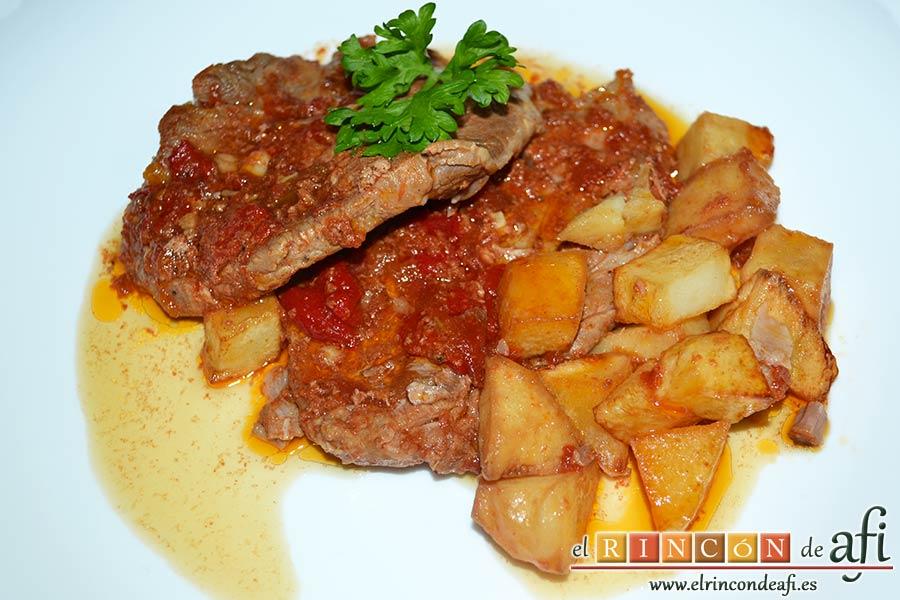 Chuletas de cerdo de cuello en salsa, sugerencia de presentación