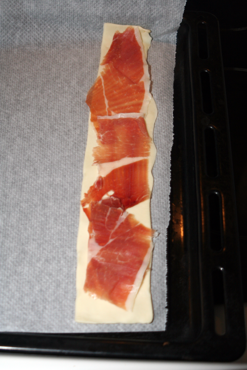 colocar-lonchas-de-jamon-en-los-hojaldres