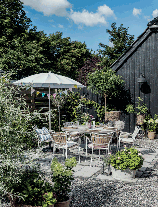 08-outdoor-furniture