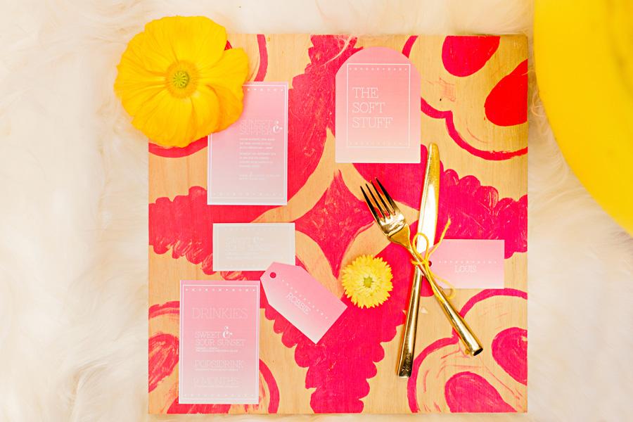 Detalle invitaciones para una fiesta de estilo bohemio