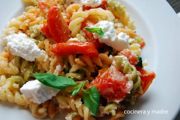 pasta-con-tomatitos-y-requesón 1
