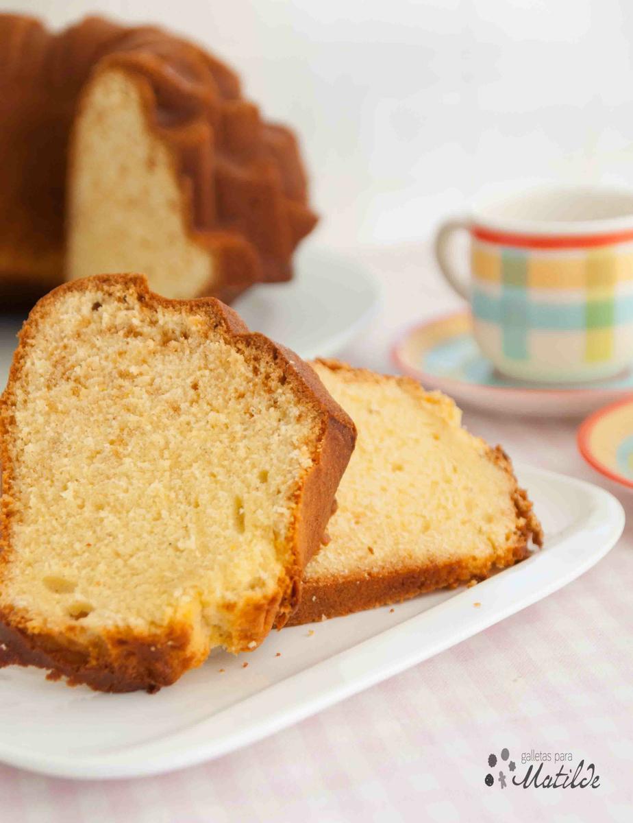 Bundt cake o bizcocho de leche consensada y cardamomo