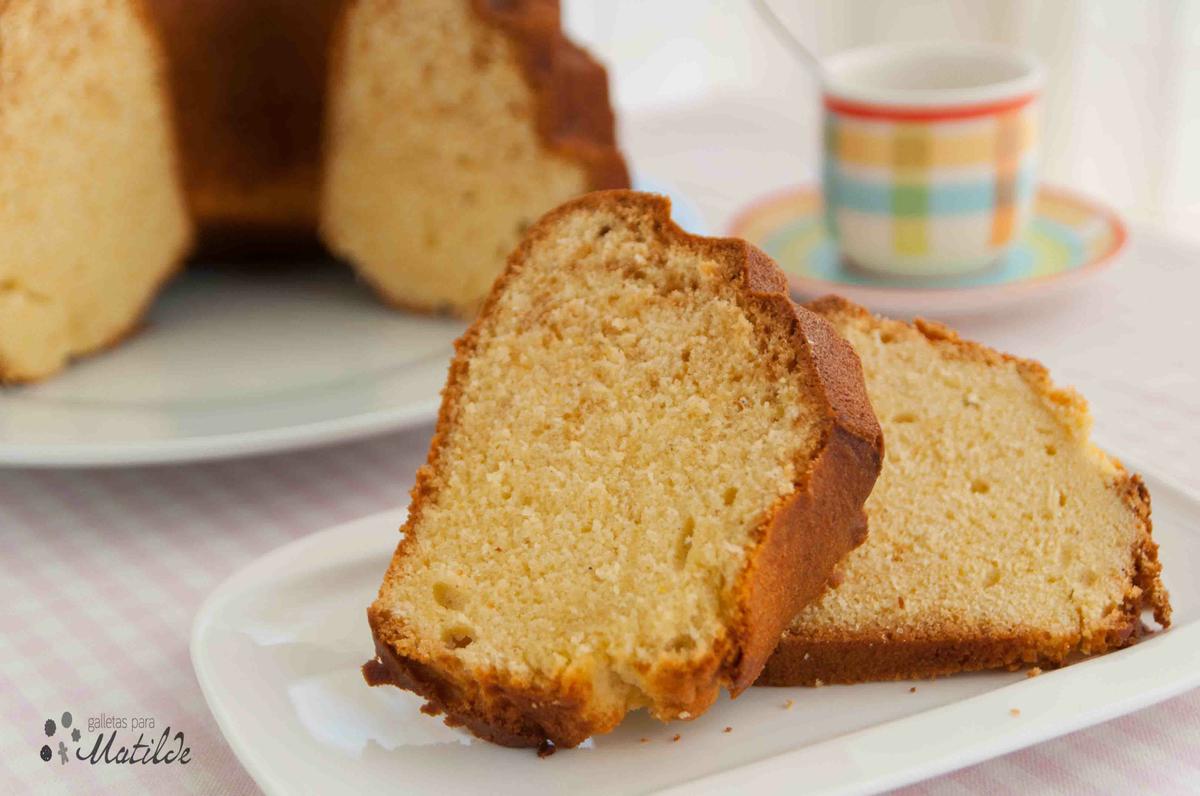 Bundt cake o bizcocho de leche consensada y cardamomo