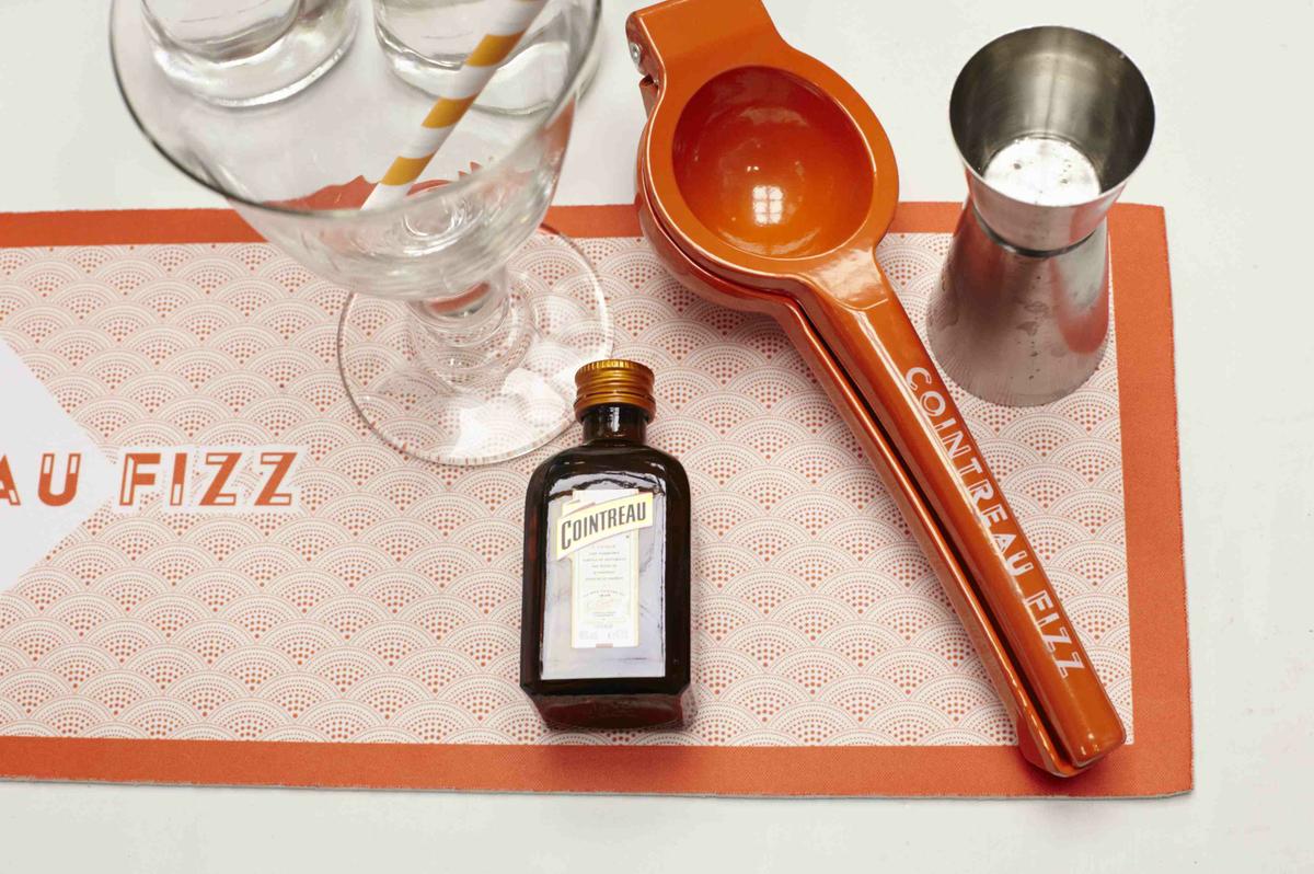 como hacer un cointreau fizz