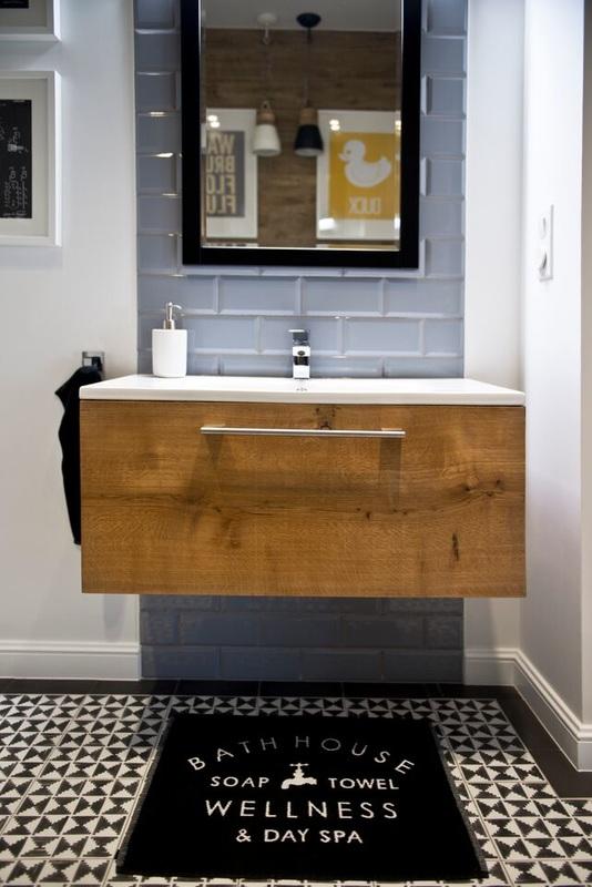 Apartamento en blanco, negro y verde