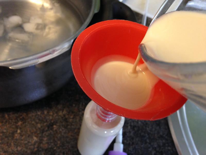 guardar la leche corporal en el recipiente