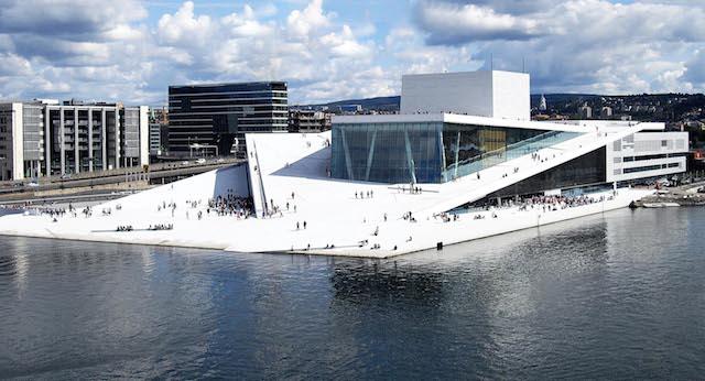 Operaen sett fra luften. Foto: birdseyepix.com/Christopher Hagelund.