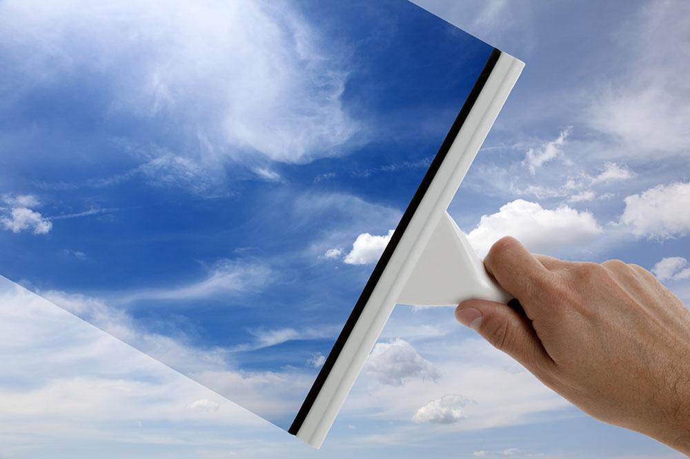 limpiar los cristales sin que queden marcas rasqueta