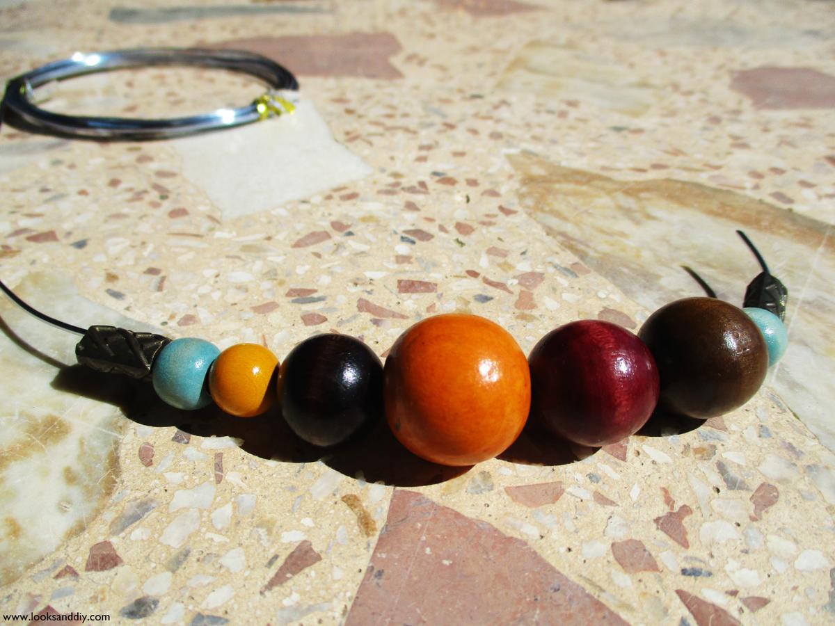 3 DIY collar con bolas de madera-min