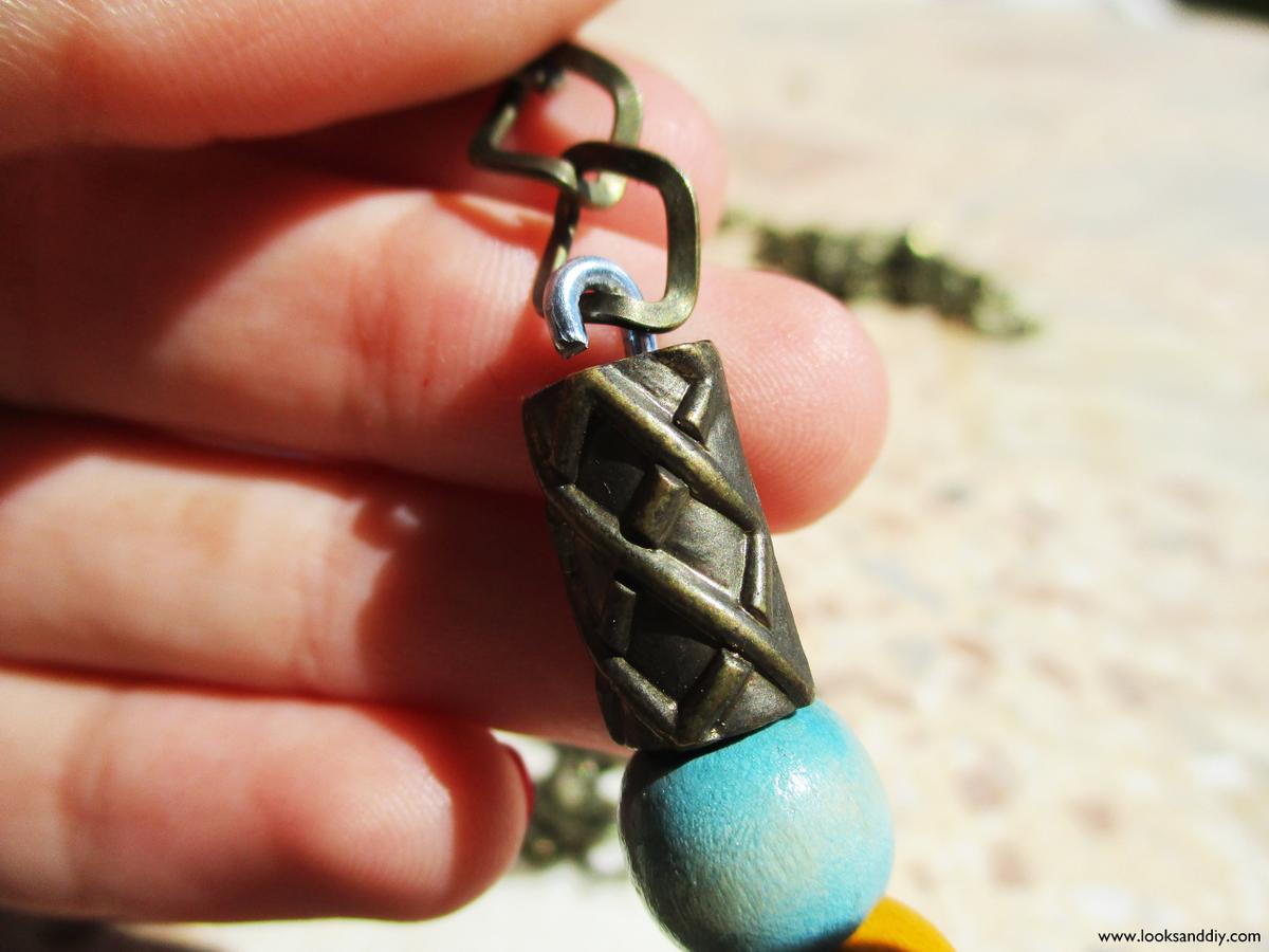 4 DIY collar con bolas de madera-min