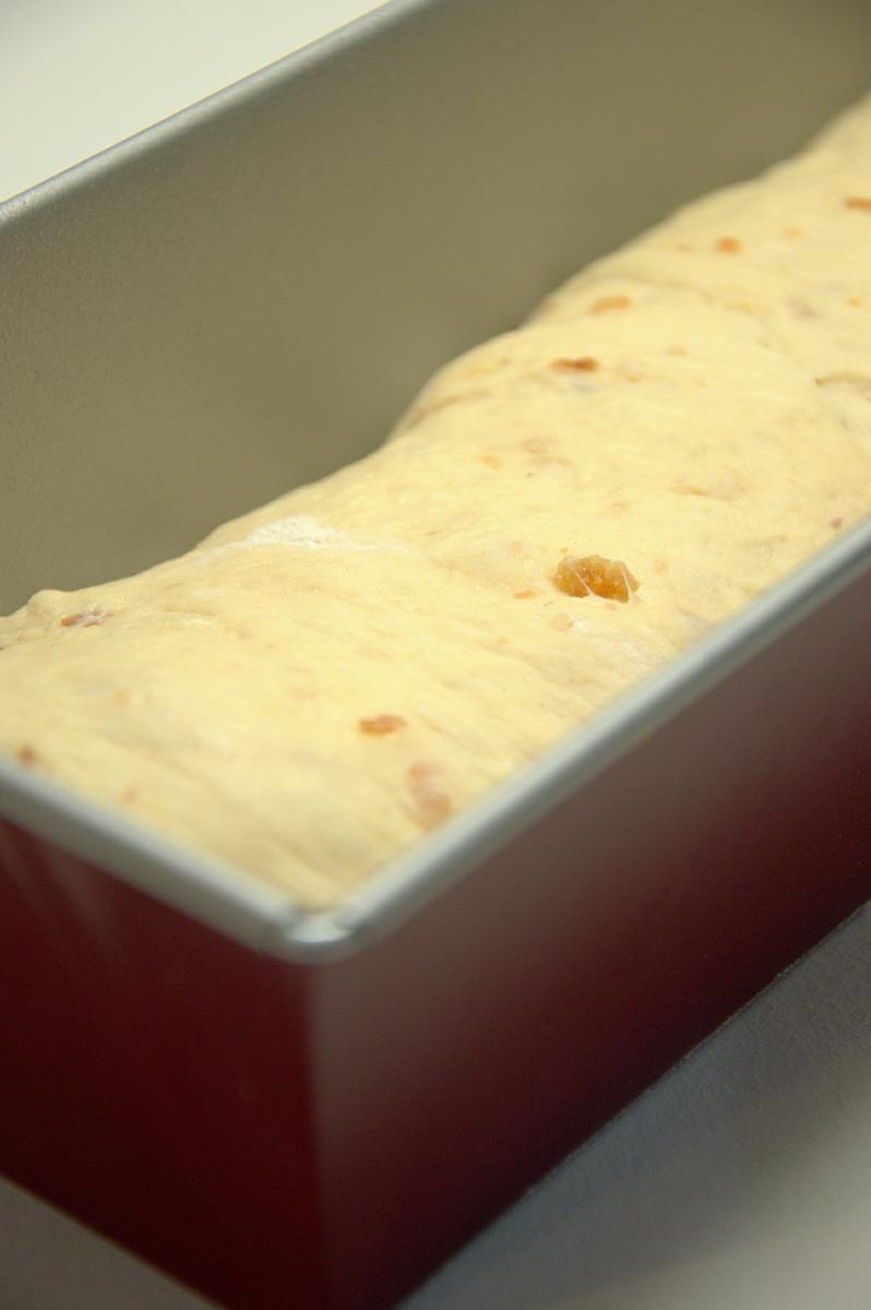 Pan dispuesto en el molde listo para el 2º fermentado.