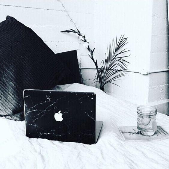 Marmol negro, macbook